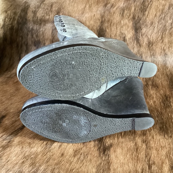 Vince Camuto Gray Leather Lace Up Wedge Boots - Picture 6 of 9